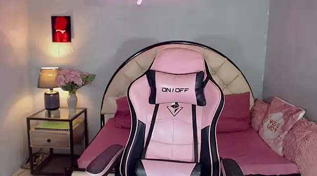 Snapshot of WeezyBabyXoxo chatting on January 2025 07:42:02 PM WeezyBabyXoxo online show from January 2025 07:42:02 PM