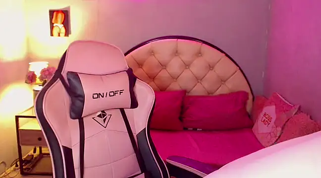 Snapshot of WeezyBabyXoxo chatting on March 2025 06:51:02 AM WeezyBabyXoxo online show from March 2025 06:51:02 AM