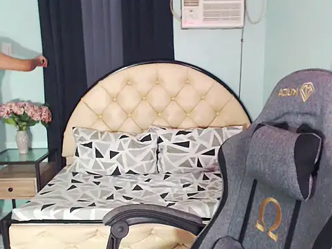 Snapshot of WeezyBabyXoxo chatting on November 2025 08:03:02 AM WeezyBabyXoxo online show from November 2025 08:03:02 AM