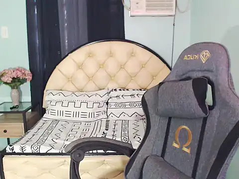 Snapshot of WeezyBabyXoxo chatting on December 2025 04:20:02 AM WeezyBabyXoxo online show from December 2025 04:20:02 AM