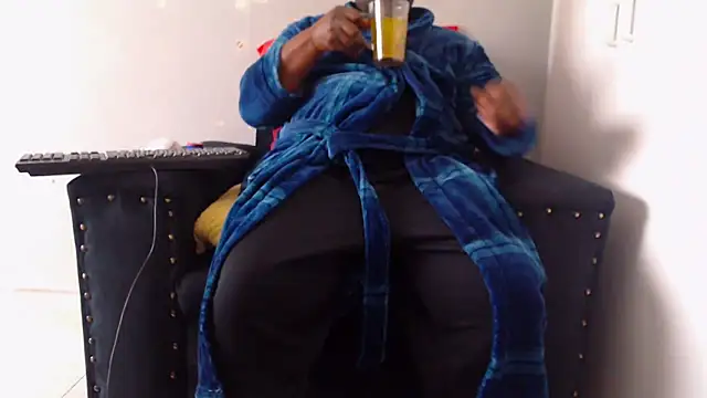 zuluboyxx online show from June 2026 07:00:02 AM