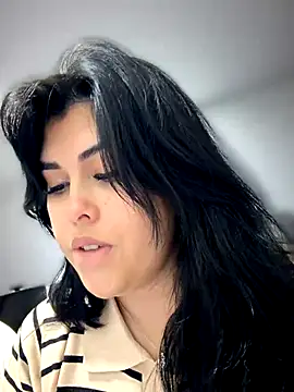 Alyaa s online show from October 2025 01:26:01 AM