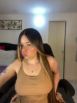 carolina16love online show from April 2026 06:12:01 PM