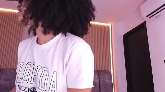 Snapshot of naia_blessed chatting on February 2026 07:10:01 PM naia blessed online show from February 2026 07:10:01 PM