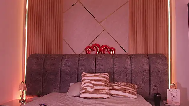 Snapshot of naia_blessed chatting on February 2026 07:13:02 PM naia blessed online show from February 2026 07:13:02 PM