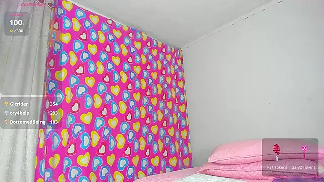 Snapshot of caroline_tovar chatting on February 2025 11:05:01 PM caroline tovar online show from February 2025 11:05:01 PM