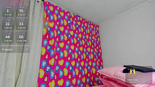 Snapshot of caroline_tovar chatting on February 2025 11:37:02 PM caroline tovar online show from February 2025 11:37:02 PM