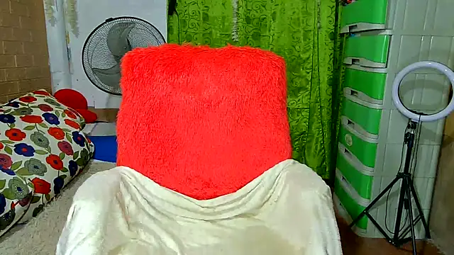 M e c e l online show from December 2024 10:53:01 PM
