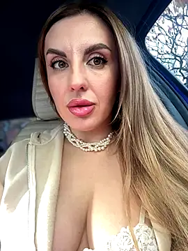 Kalli Fornia online show from October 2025 08:35:01 AM