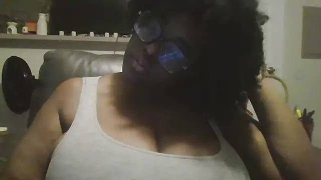 Snapshot of MissCC99 chatting on October 2025 12:52:02 AM MissCC99 online show from October 2025 12:52:02 AM