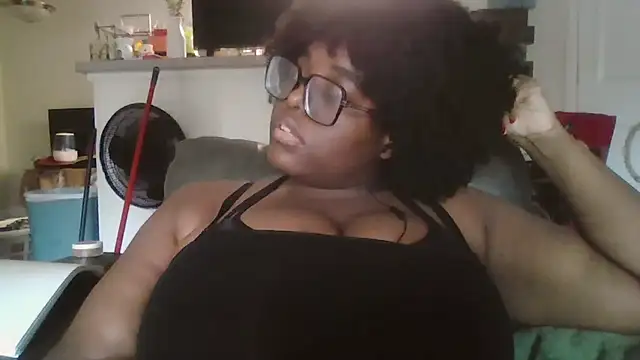 Snapshot of MissCC99 chatting on October 2025 05:32:02 PM MissCC99 online show from October 2025 05:32:02 PM