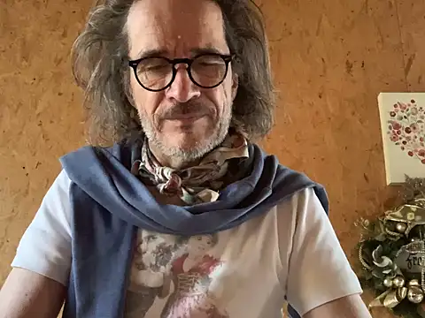 Snapshot of GioApri chatting on January 2026 09:35:02 AM GioApri online show from January 2026 09:35:02 AM