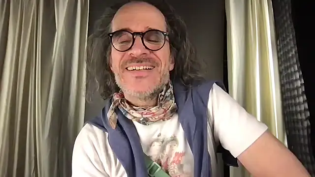 Snapshot of GioApri chatting on January 2026 09:41:01 PM GioApri online show from January 2026 09:41:01 PM