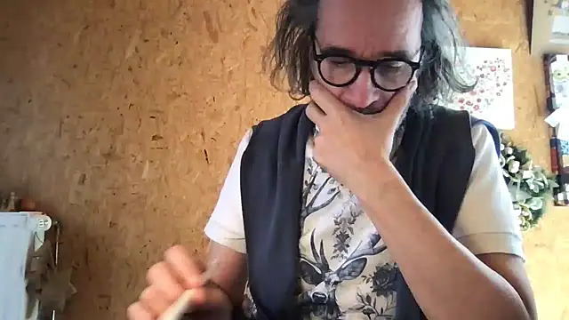 Snapshot of GioApri chatting on March 2026 12:45:01 PM GioApri online show from March 2026 12:45:01 PM