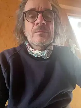 Snapshot of GioApri chatting on March 2026 11:54:02 AM GioApri online show from March 2026 11:54:02 AM