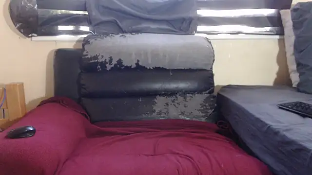 Snapshot of Sweetslender chatting on October 2025 05:15:02 AM Sweetslender online show from October 2025 05:15:02 AM