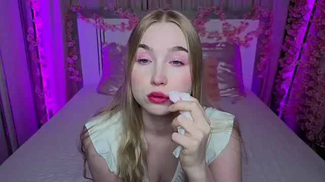 LilyStarlight online show from June 2026 03:43:02 AM