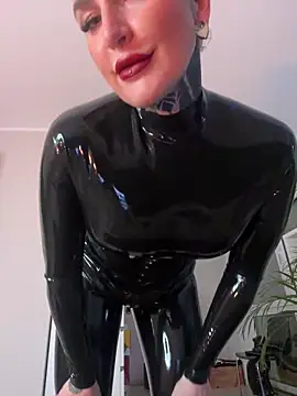 InkedBiitch online show from December 2024 04:38:01 PM