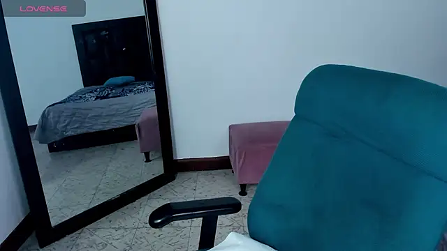 MaiaPetitte  online show from January 2025 10:01:01 PM