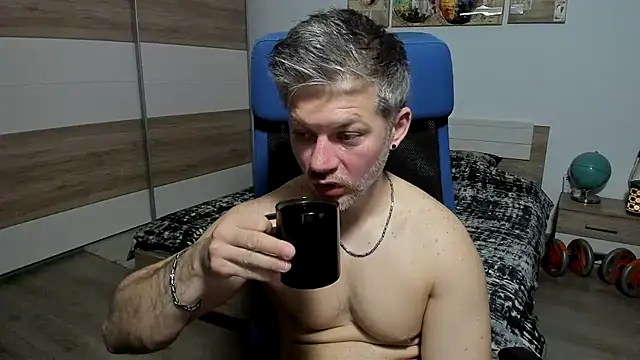 Snapshot of RobbyShawz chatting on April 2026 05:45:01 AM RobbyShawz online show from April 2026 05:45:01 AM