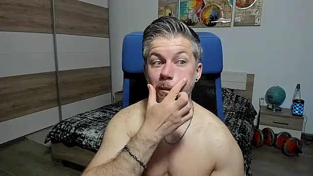 Snapshot of RobbyShawz chatting on May 2026 04:18:02 AM RobbyShawz online show from May 2026 04:18:02 AM