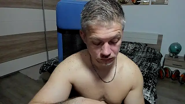 Snapshot of RobbyShawz chatting on May 2026 04:07:02 AM RobbyShawz online show from May 2026 04:07:02 AM