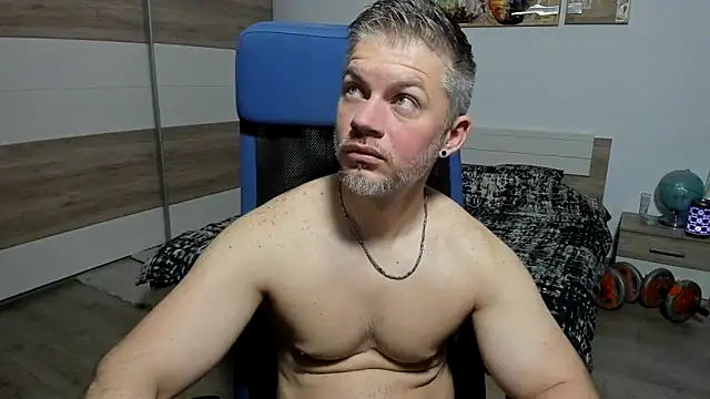 Snapshot of RobbyShawz chatting on May 2026 04:40:02 AM RobbyShawz online show from May 2026 04:40:02 AM