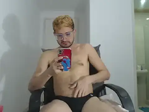 Snapshot of peterannaud chatting on December 2024 11:44:01 AM peterannaud online show from December 2024 11:44:01 AM