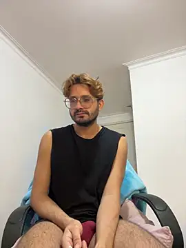 Snapshot of peterannaud chatting on September 2025 03:13:01 PM peterannaud online show from September 2025 03:13:01 PM