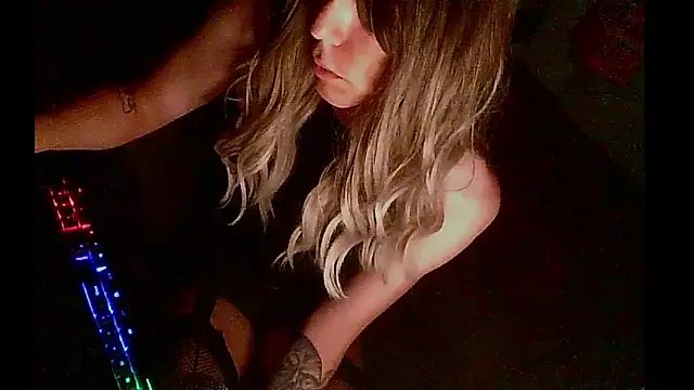 Snapshot of crystalxh chatting on October 2025 05:43:01 PM crystalxh online show from October 2025 05:43:01 PM