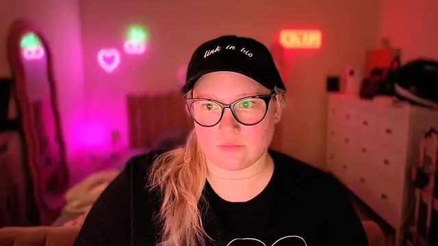 PiggyRose online show from October 2025 12:02:01 AM