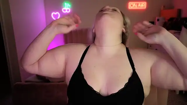 PiggyRose online show from November 2025 02:32:01 AM