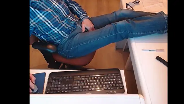 Snapshot of dutchpornking chatting on January 2025 05:51:02 PM dutchpornking online show from January 2025 05:51:02 PM