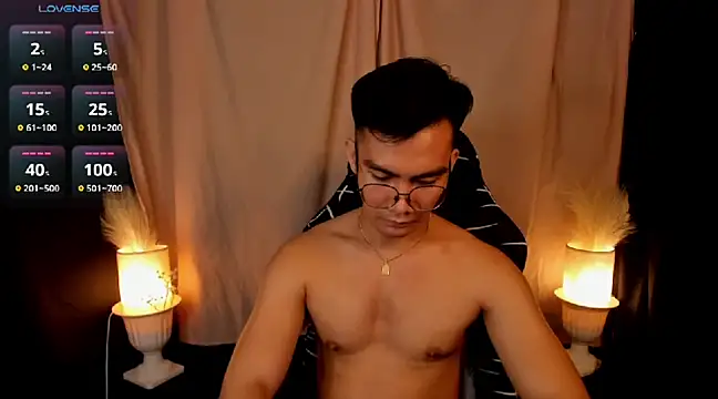 Snapshot of 000batman000 chatting on February 2025 04:44:02 AM 000batman000 online show from February 2025 04:44:02 AM