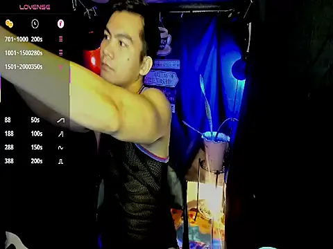 Snapshot of 000batman000 chatting on February 2026 01:11:02 PM 000batman000 online show from February 2026 01:11:02 PM