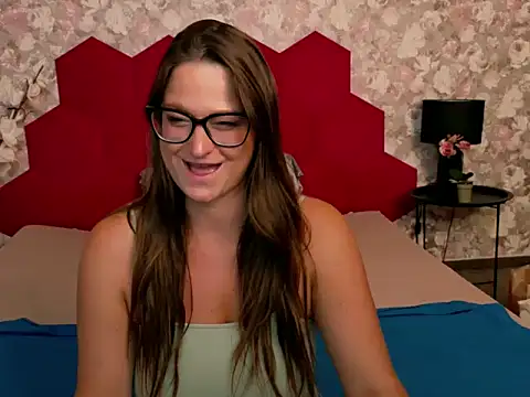 Snapshot of VictoriaCage chatting on May 2026 03:30:02 PM VictoriaCage online show from May 2026 03:30:02 PM