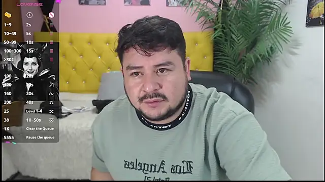 Snapshot of oso_dirty_ chatting on January 2025 05:26:01 PM oso dirty  online show from January 2025 05:26:01 PM