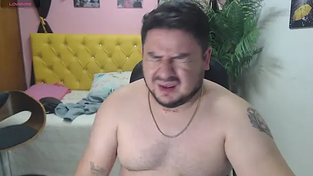 Snapshot of oso_dirty_ chatting on February 2025 05:26:02 PM oso dirty  online show from February 2025 05:26:02 PM