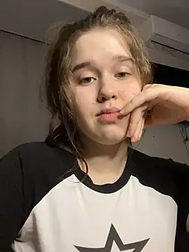 Snapshot of HornyGirlH chatting on January 2025 03:30:02 AM HornyGirlH online show from January 2025 03:30:02 AM