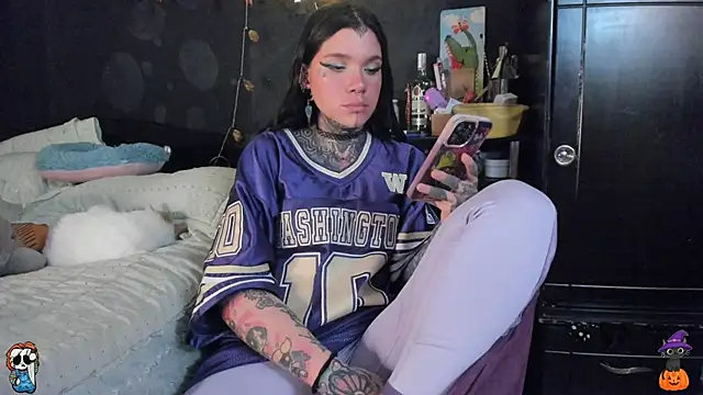 Snapshot of Lilmarieee chatting on October 2025 10:44:02 PM Lilmarieee online show from October 2025 10:44:02 PM