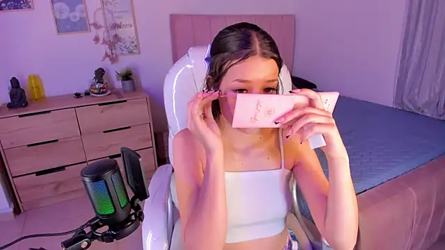 Amaia Daniells online show from March 2025 03:24:01 AM