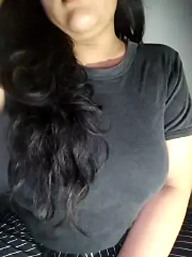 Annerae online show from October 2025 04:02:02 PM