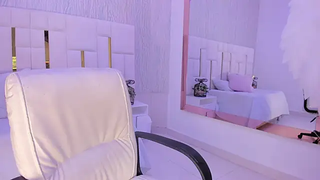 Meghan stonne  online show from October 2025 06:57:02 PM