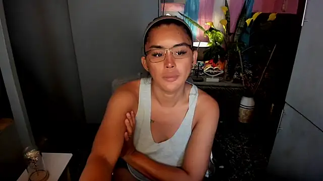 Snapshot of QuiinMollyXxX chatting on March 2026 02:04:02 AM QuiinMollyXxX online show from March 2026 02:04:02 AM