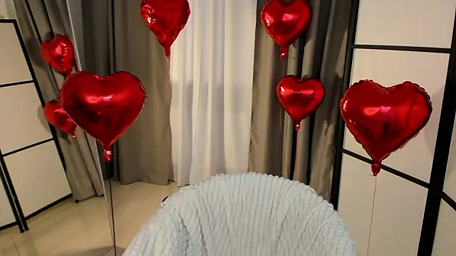 EffieMinki online show from February 2026 12:44:02 PM