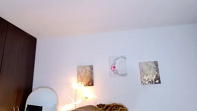 SarahCinnamon- online show from April 2026 07:03:01 PM