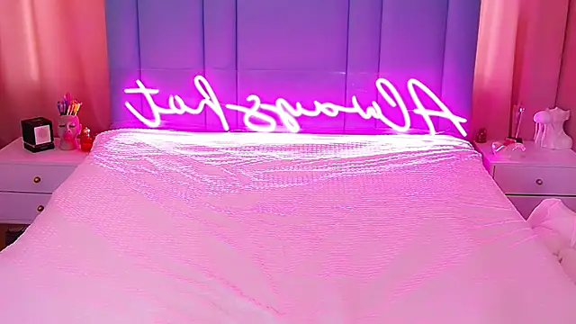 Snapshot of AllwaysHotJ chatting on January 2025 07:00:02 AM AllwaysHotJ online show from January 2025 07:00:02 AM