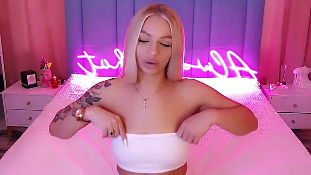 Snapshot of AllwaysHotJ chatting on January 2025 02:44:02 AM AllwaysHotJ online show from January 2025 02:44:02 AM