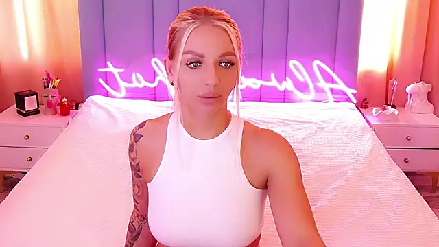 Snapshot of AllwaysHotJ chatting on January 2025 06:01:02 AM AllwaysHotJ online show from January 2025 06:01:02 AM