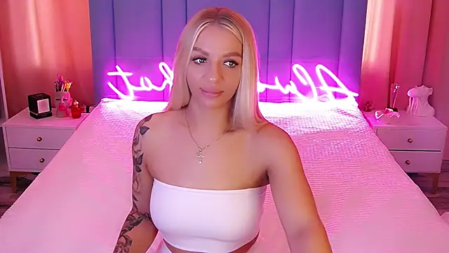 Snapshot of AllwaysHotJ chatting on February 2025 03:32:02 AM AllwaysHotJ online show from February 2025 03:32:02 AM